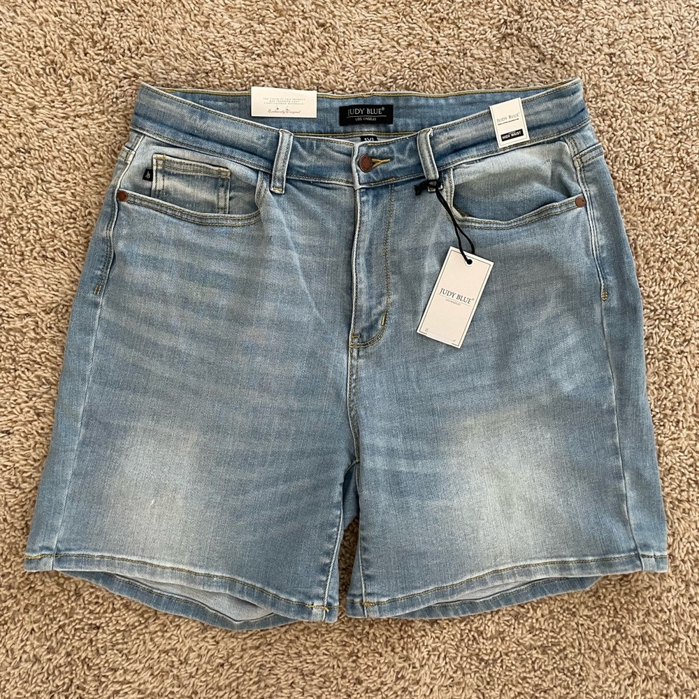 NWT Judy Blue mid length shorts